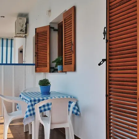 Seaview- 2 Space - Selfcatering - Helen No 3